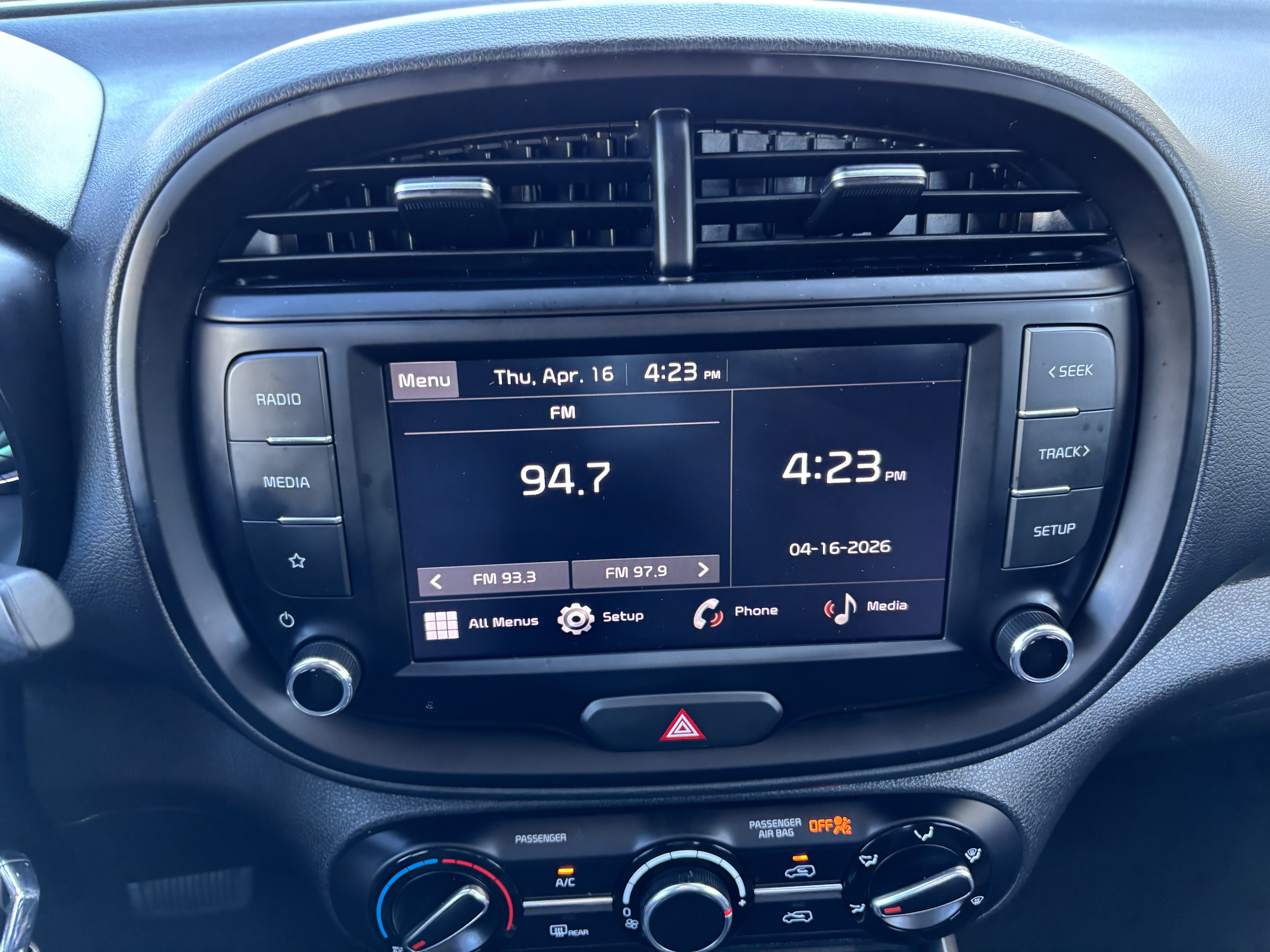 Used 2025 Kia Soul LX w/ LX Technology Package FWD image 17