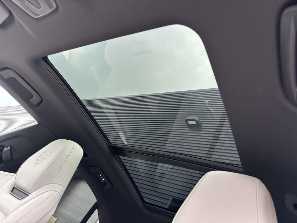 Used 2025 Porsche Macan 4 Electric image 40