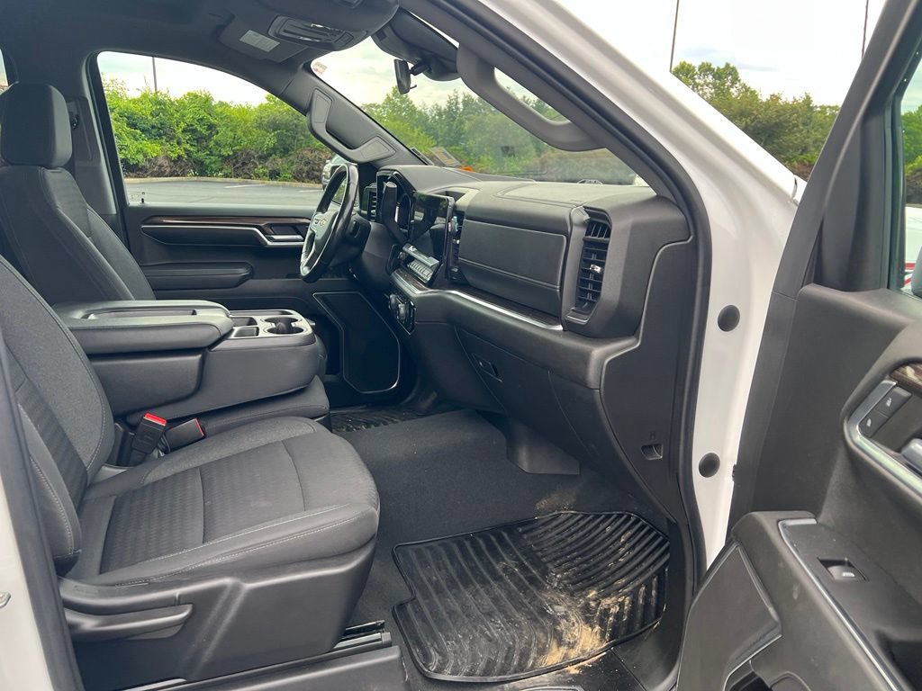 Used 2022 Chevrolet Silverado 1500 LT w/ Z71 Off-Road Package AWD/4WD image 10