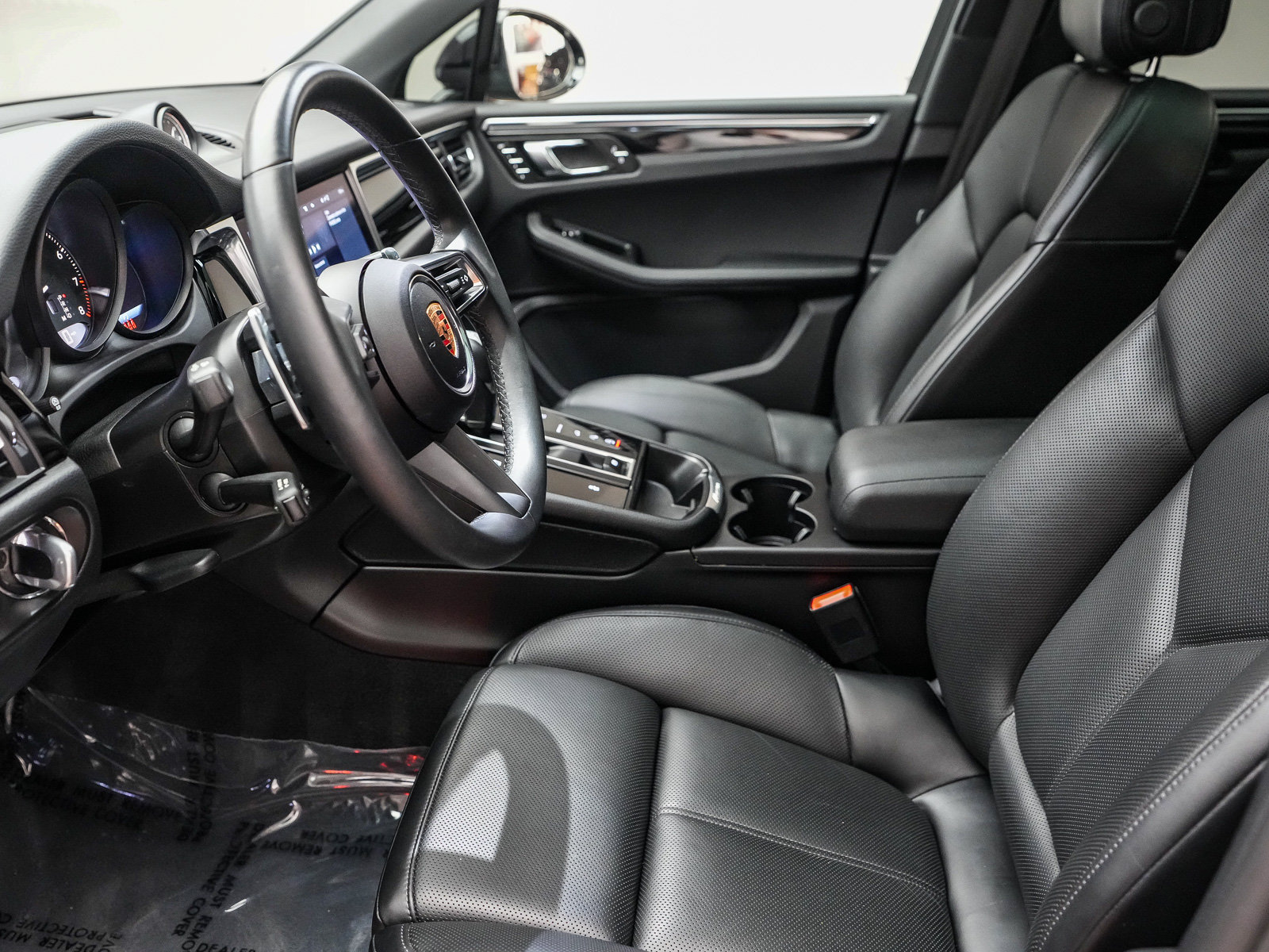 Certified 2024 Porsche Macan AWD/4WD image 21