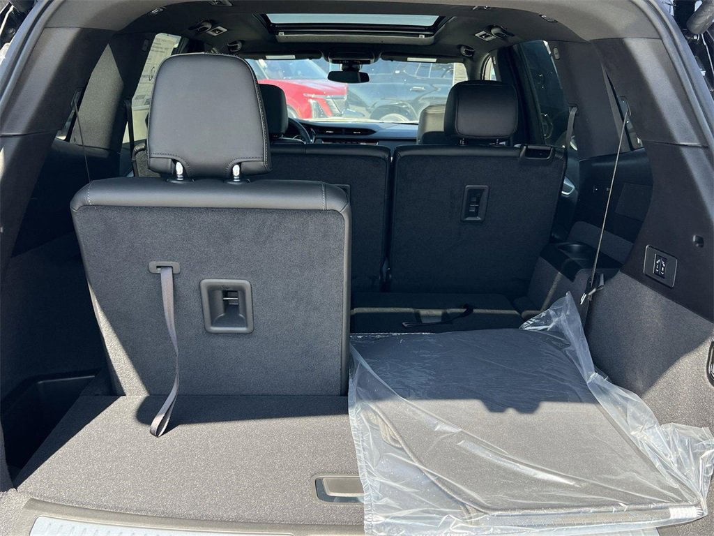 New 2025 Cadillac XT6 Luxury image 30