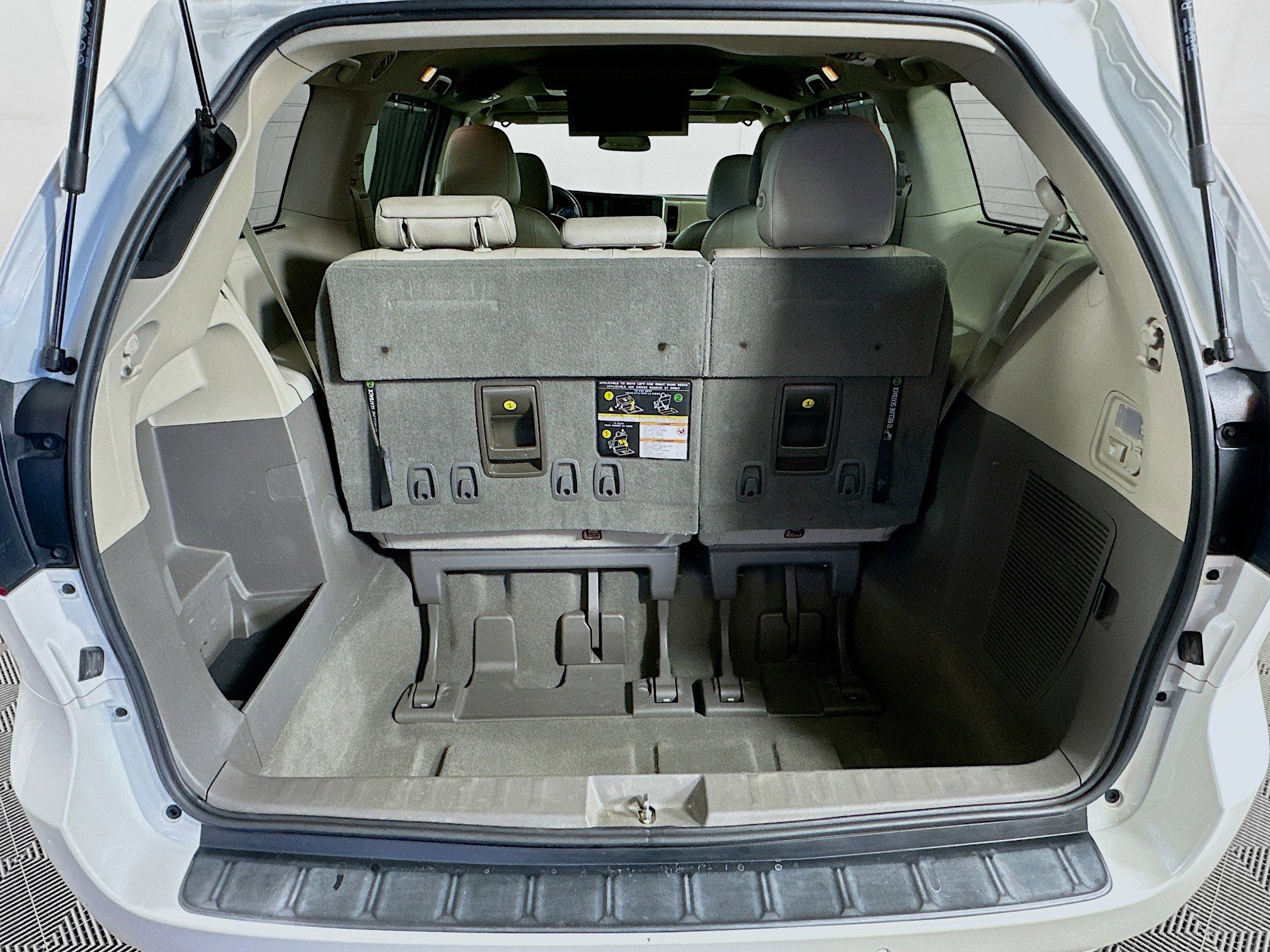 Used 2019 Toyota Sienna XLE Premium AWD/4WD image 30