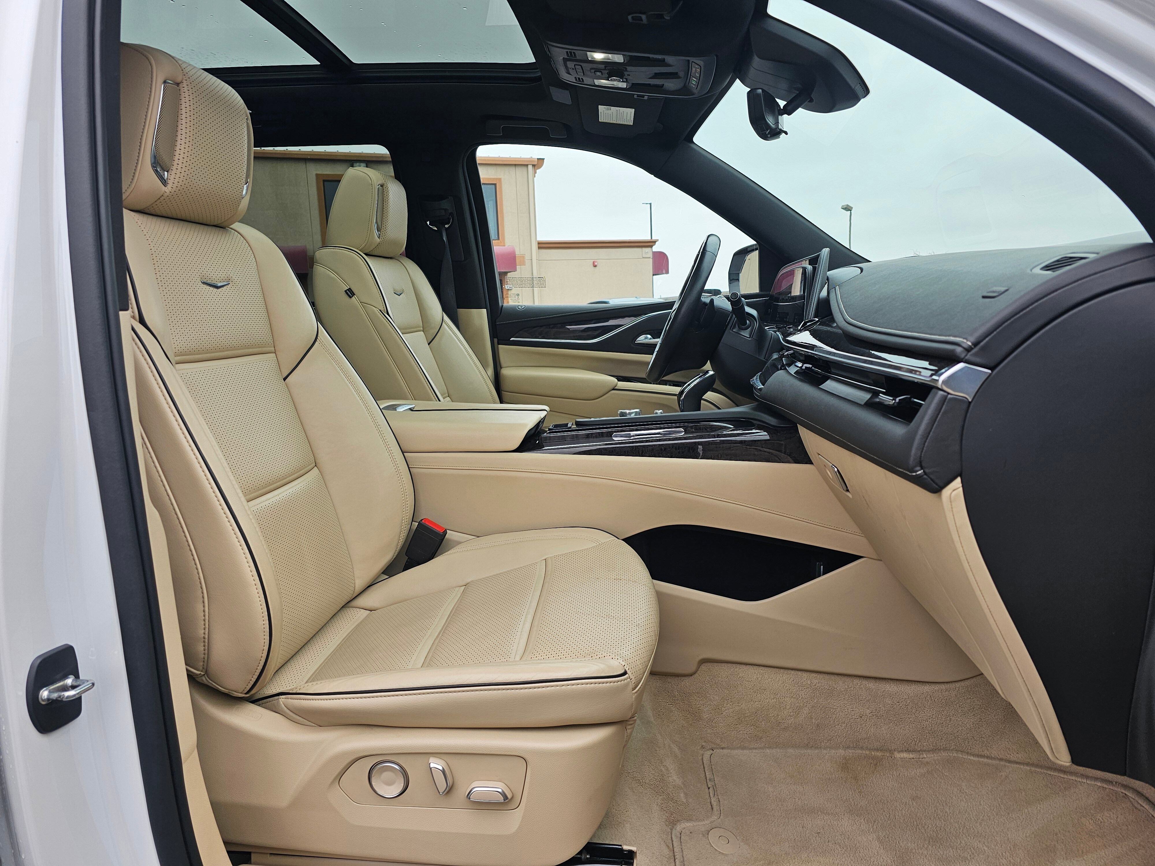 Used 2023 Cadillac Escalade Premium Luxury w/ Performance Package image 47