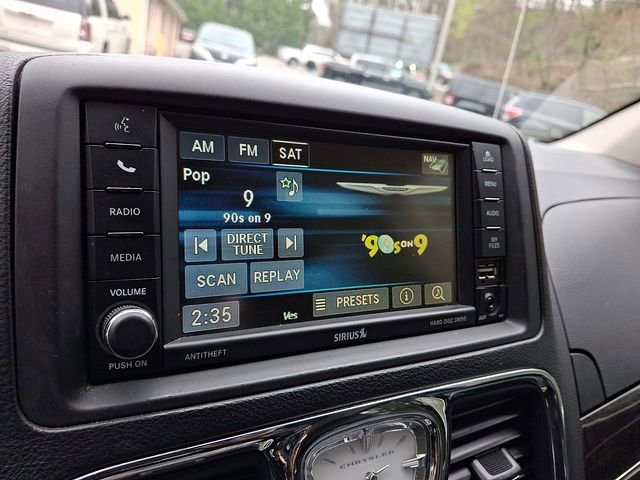 Used 2016 Chrysler Town & Country Touring image 21