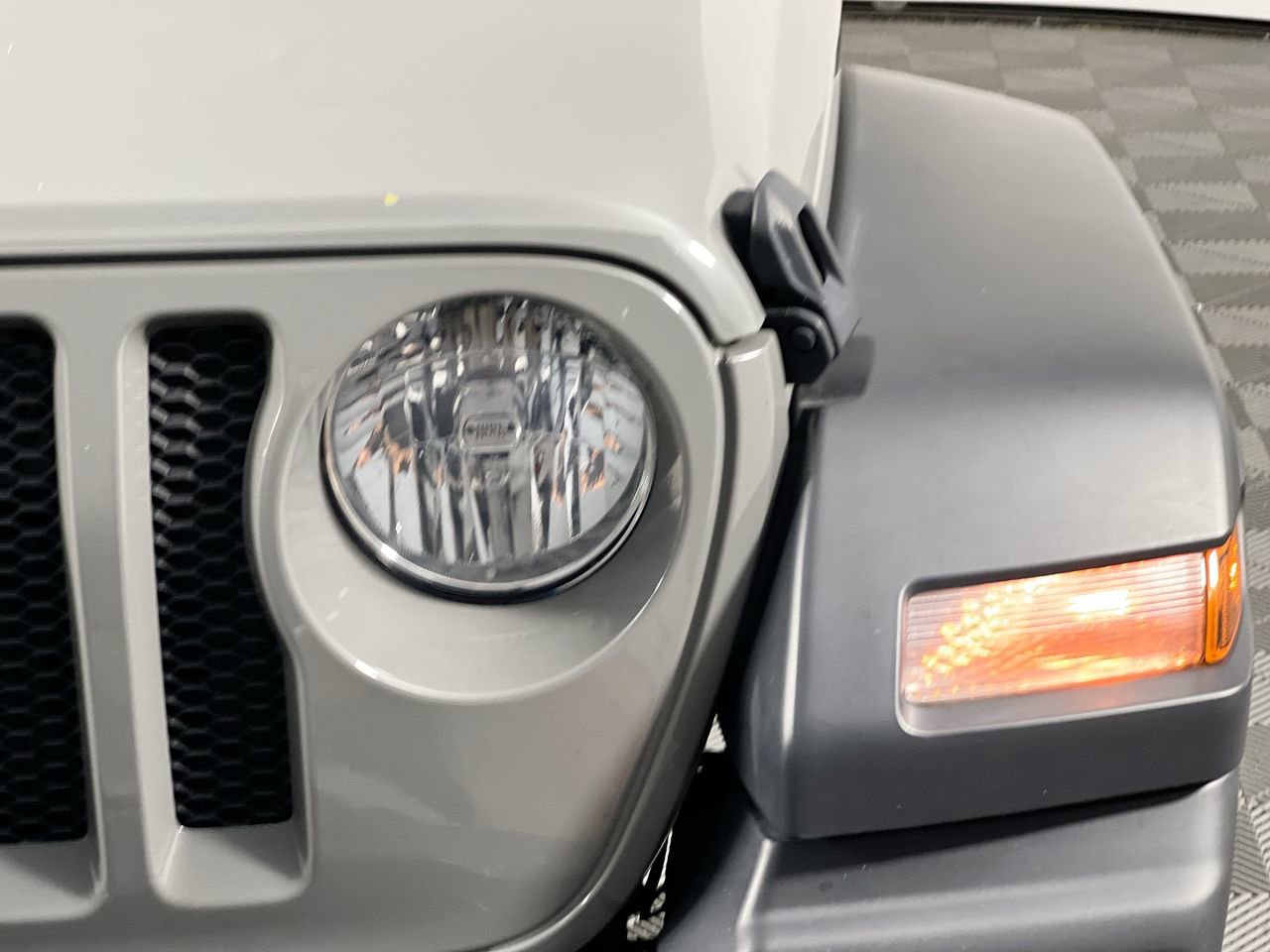 Used 2023 Jeep Wrangler Sport image 9