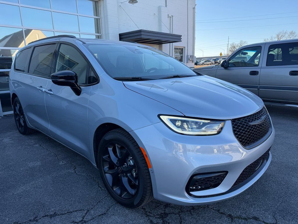 New 2026 Chrysler Pacifica Select w/ S Appearance Package FWD image 5