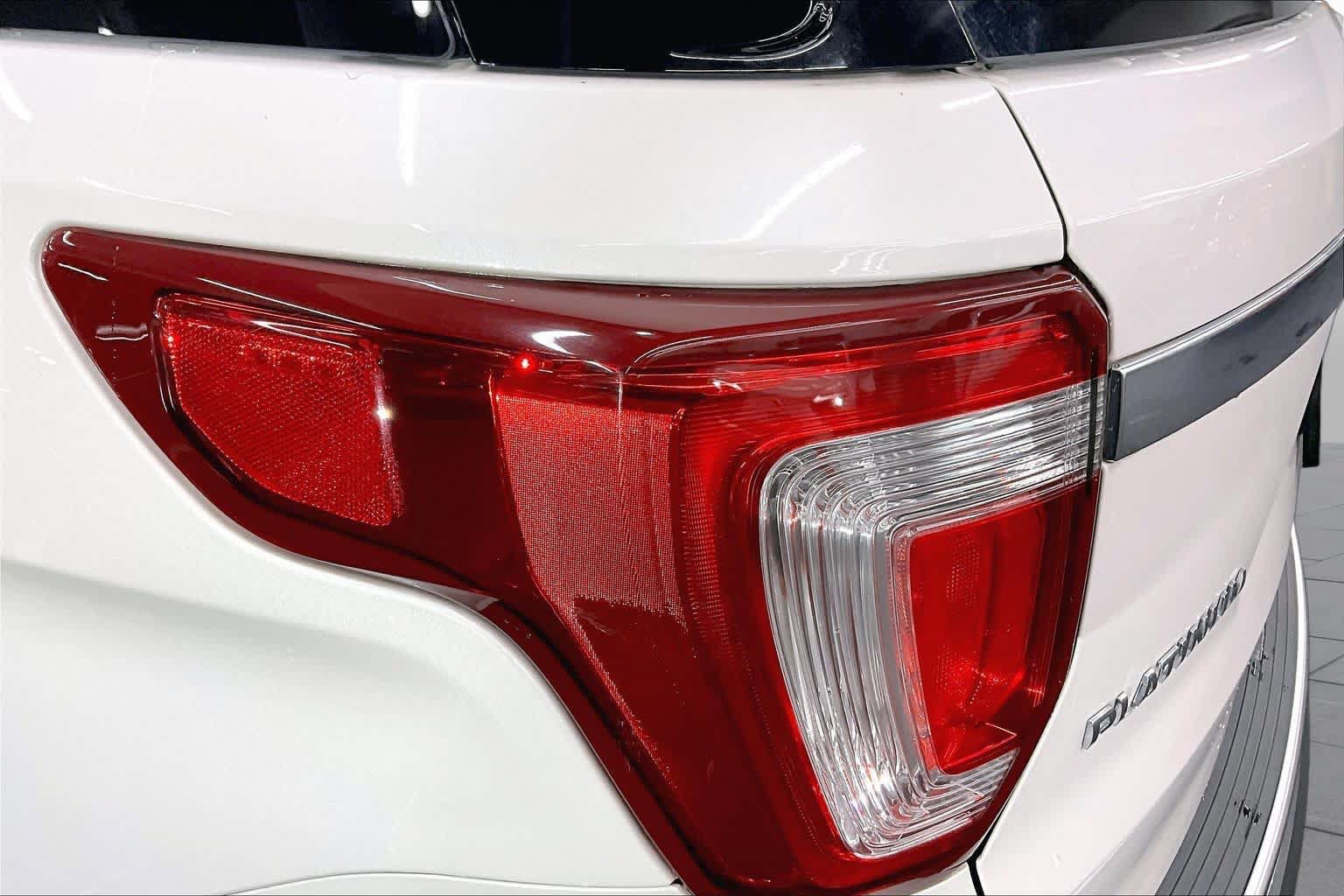 Used 2018 Ford Explorer Platinum AWD/4WD image 28