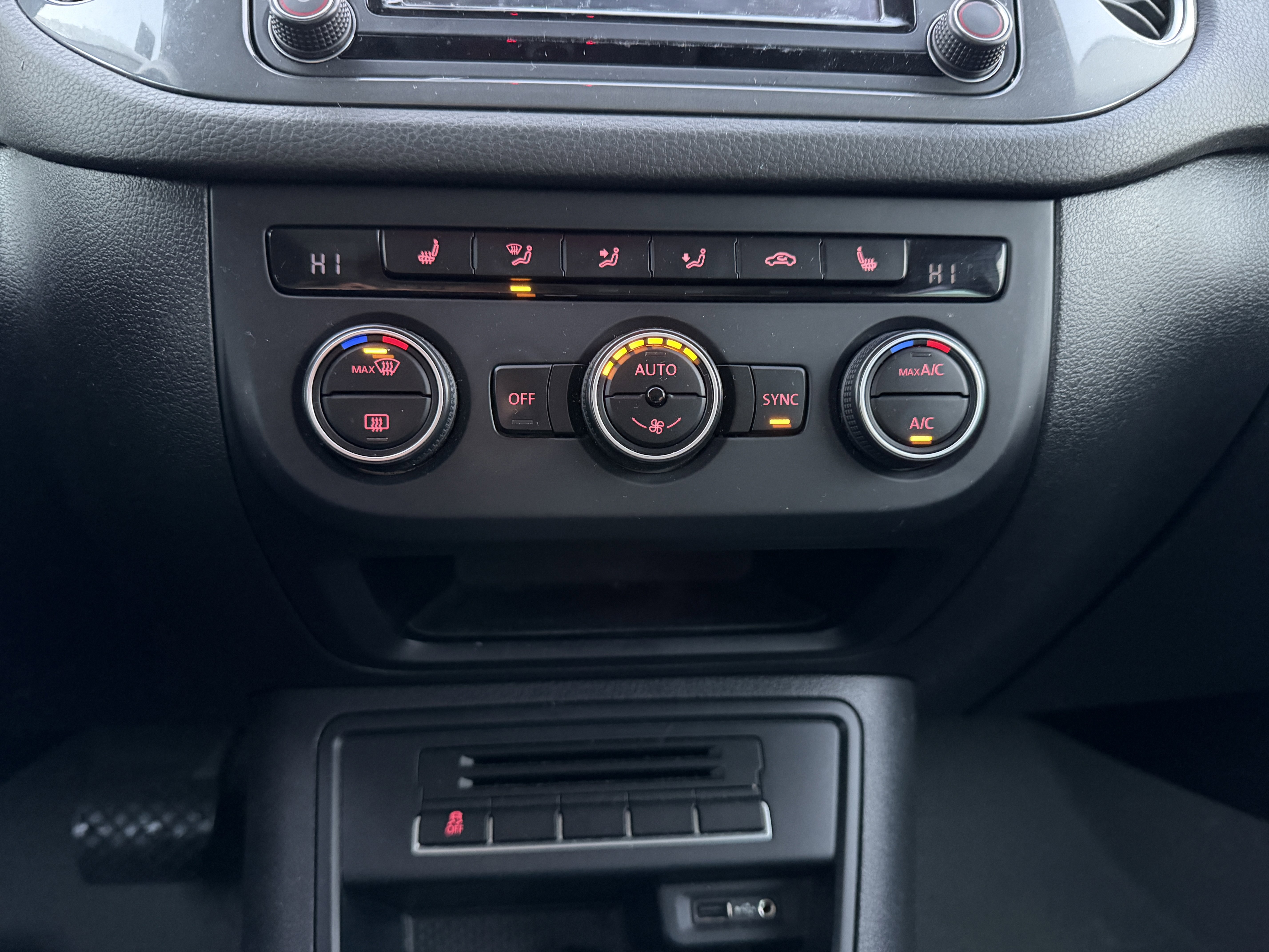 Used 2017 Volkswagen Tiguan Sport image 14