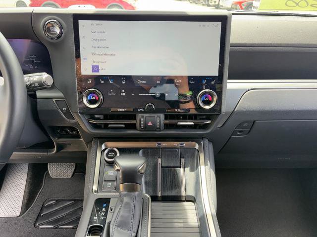 Used 2025 Lexus GX 550 w/ Accessory Package (Z1) AWD/4WD image 22