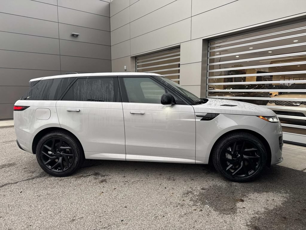 New 2026 Land Rover Range Rover Sport Dynamic SE AWD/4WD image 8