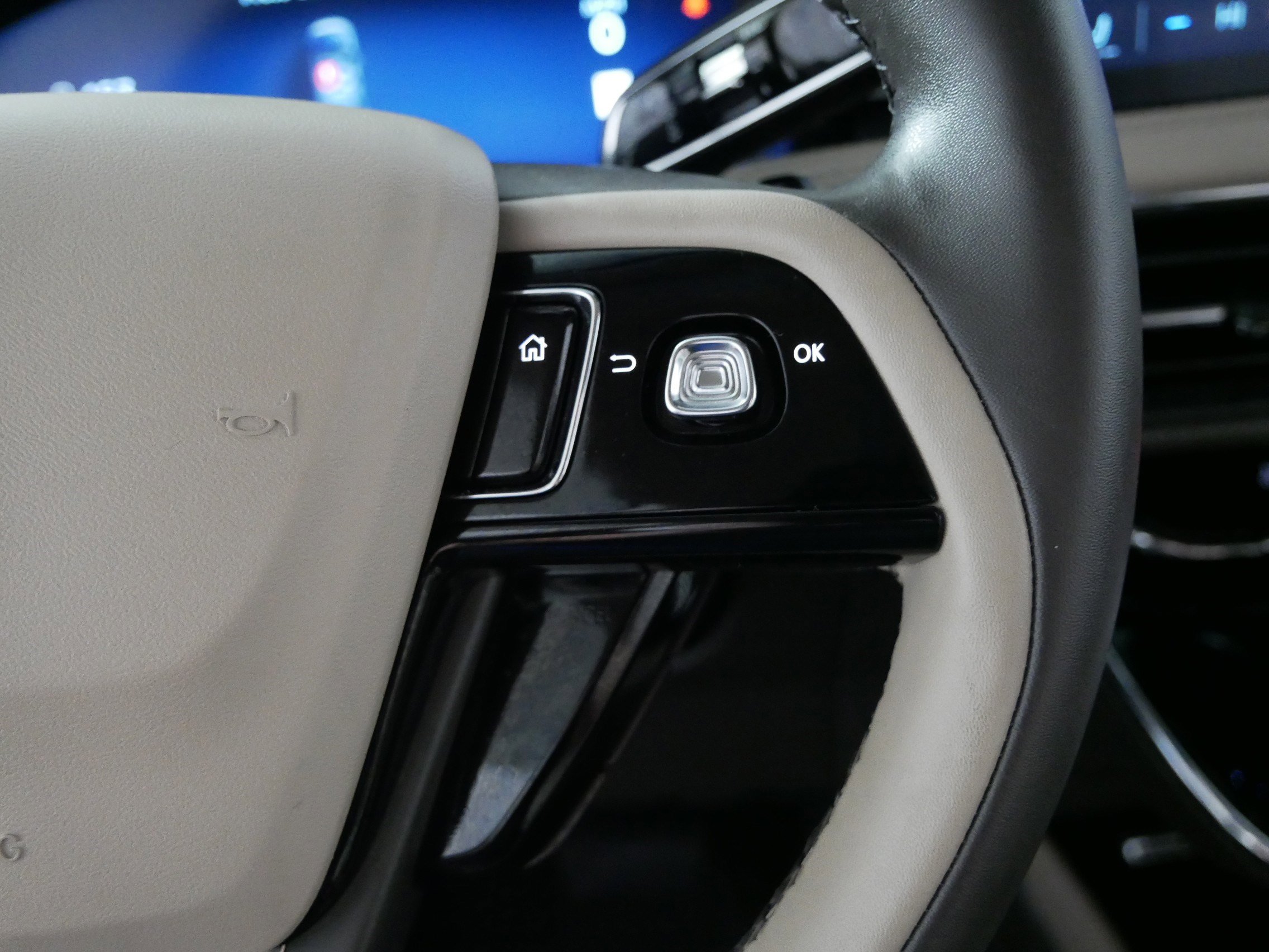 Used 2024 Lincoln Corsair Premiere w/ Equipment Group 101A image 28