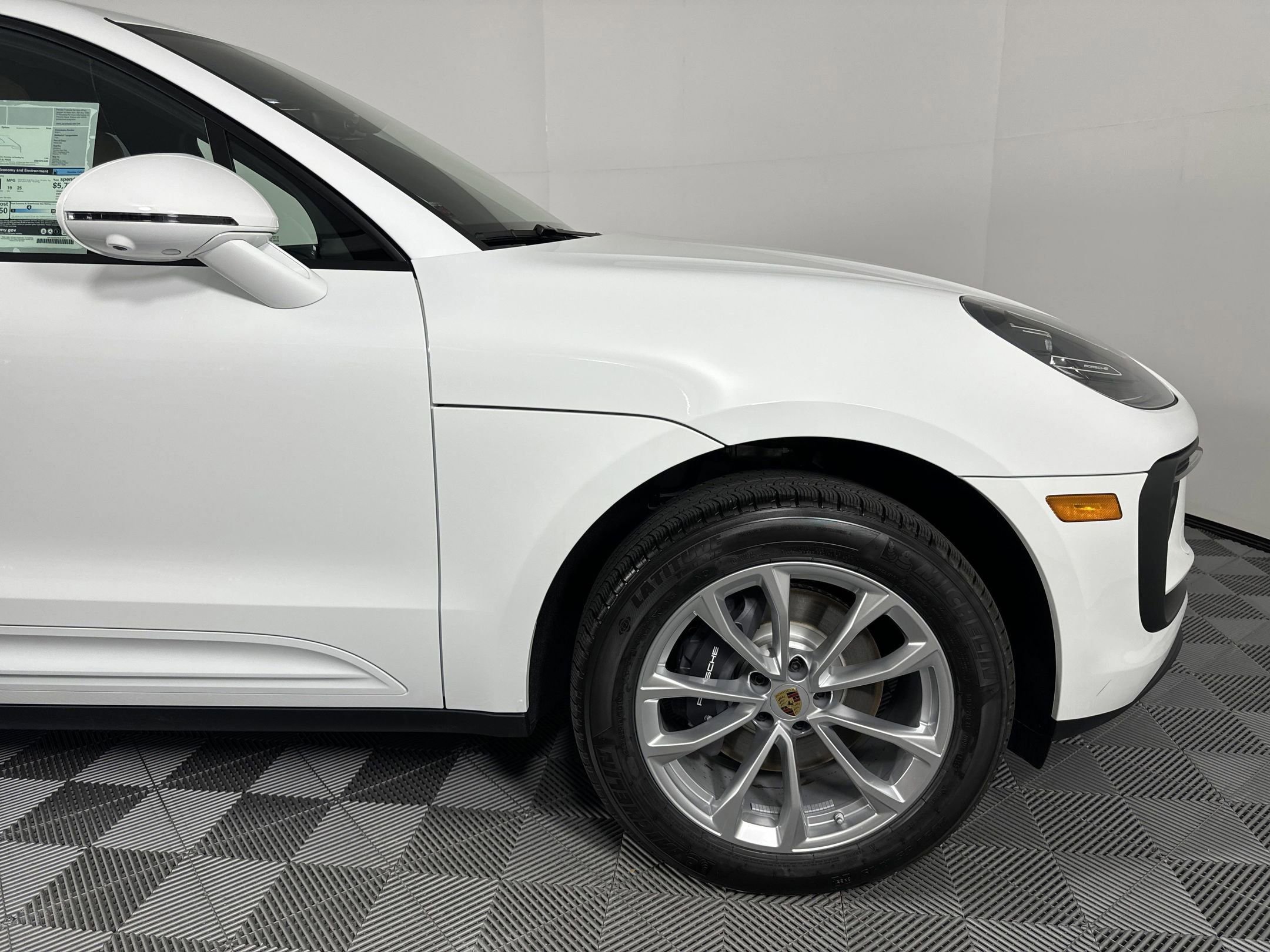 Certified 2025 Porsche Macan image 22