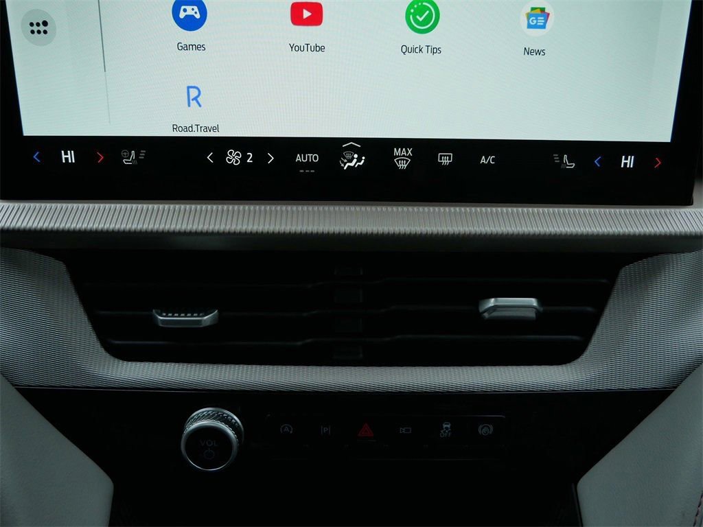 Used 2025 Ford Explorer Active w/ Active Comfort Package image 23