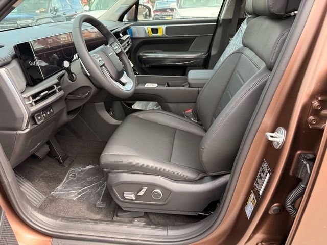Used 2025 Hyundai Santa Fe Limited AWD/4WD image 10