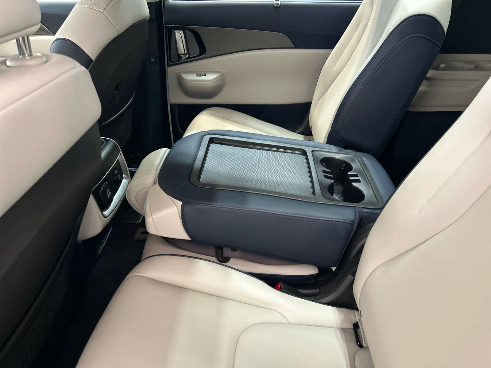 Used 2026 Kia Carnival SX FWD image 5
