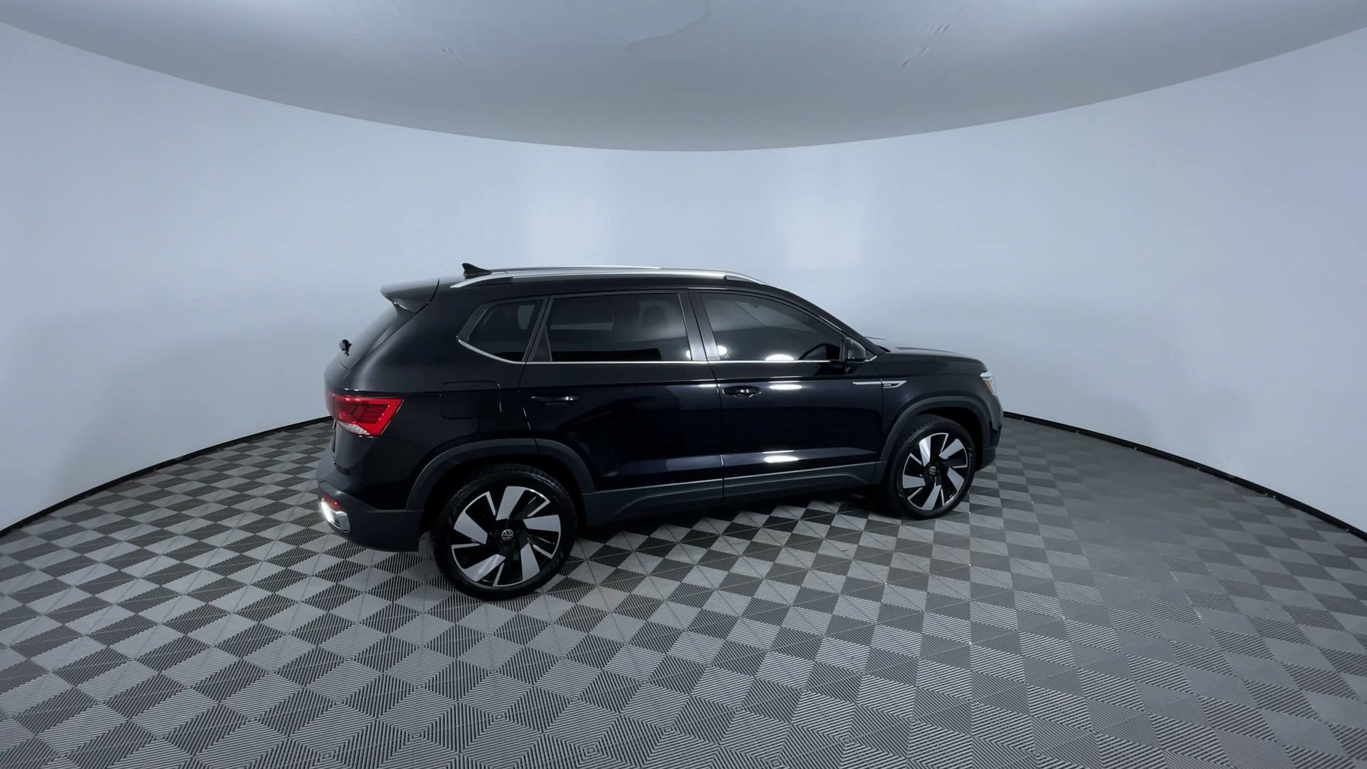 Used 2024 Volkswagen Taos SEL AWD/4WD image 9