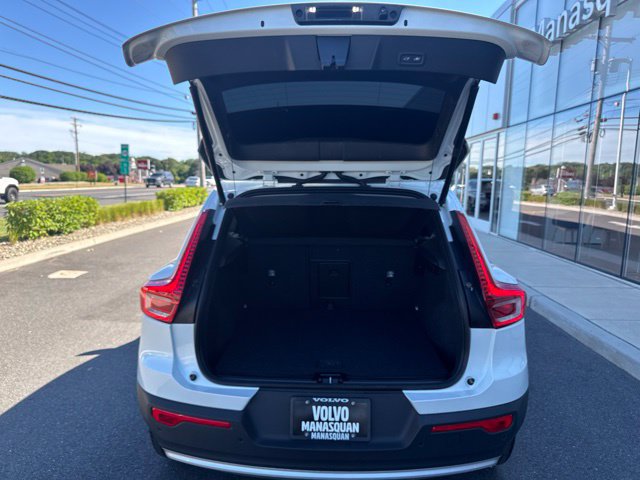 Certified 2025 Volvo XC40 B5 Core AWD/4WD image 11