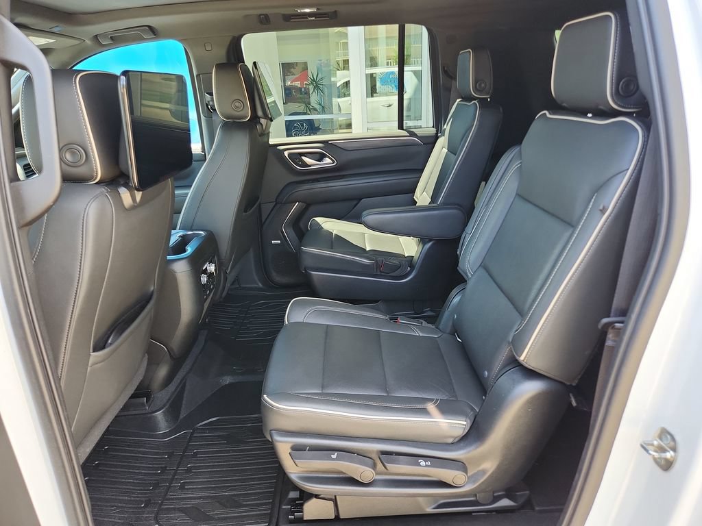 Certified 2022 GMC Yukon XL SLT w/ SLT Premium Package AWD/4WD image 29