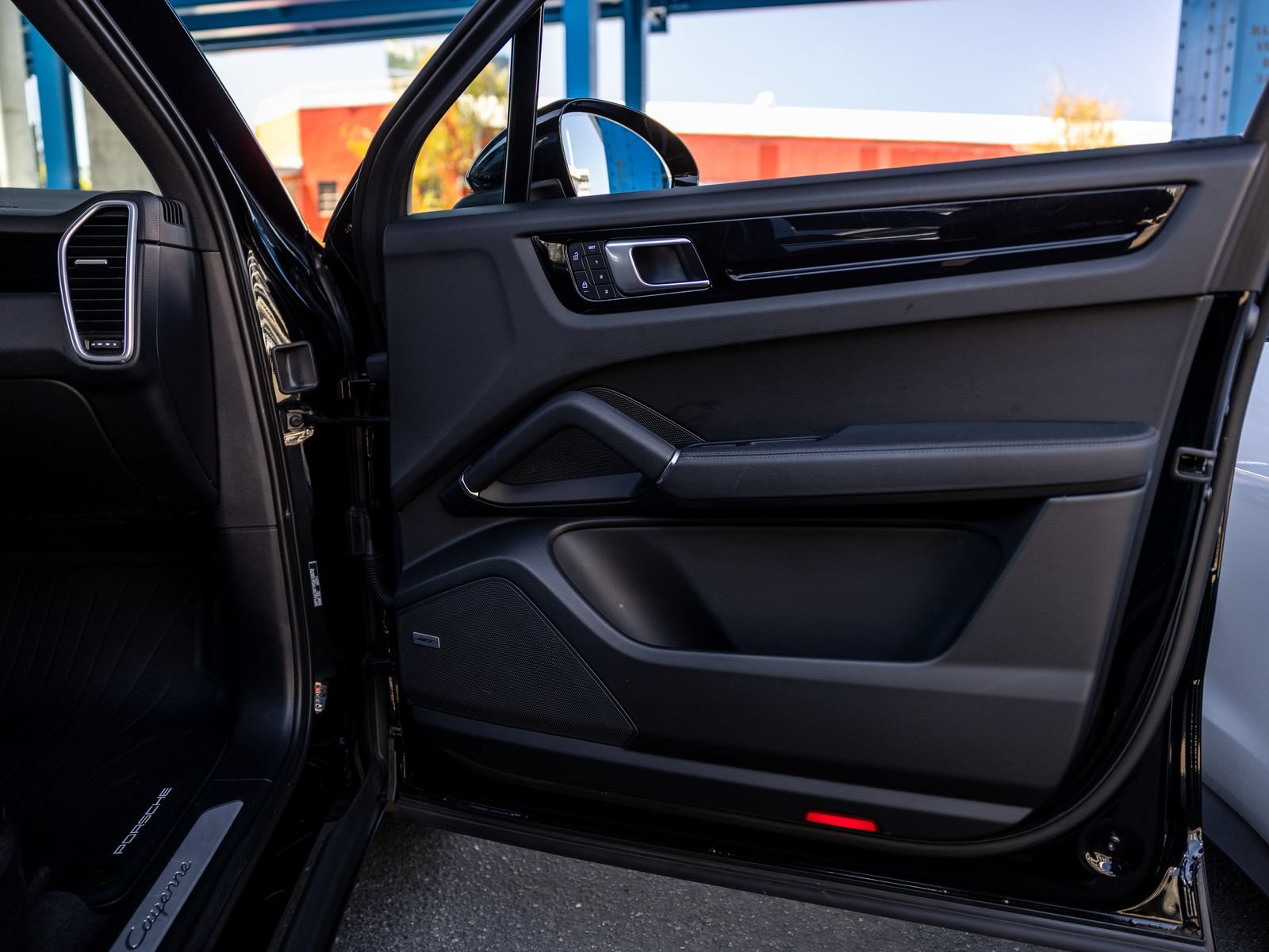 Certified 2023 Porsche Cayenne AWD/4WD image 38