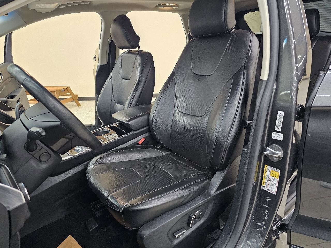 Used 2019 Ford Edge Titanium w/ Equipment Group 301A FWD image 18