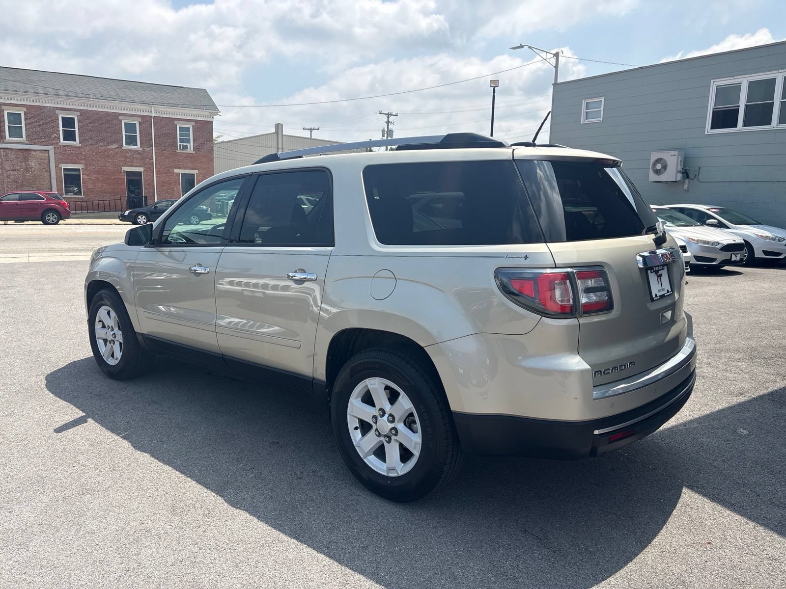 Used 2016 GMC Acadia SL FWD image 2