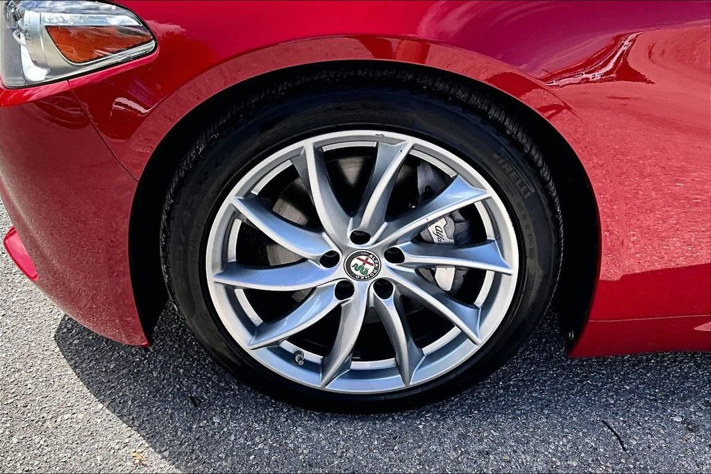 Used 2018 Alfa Romeo Giulia image 13