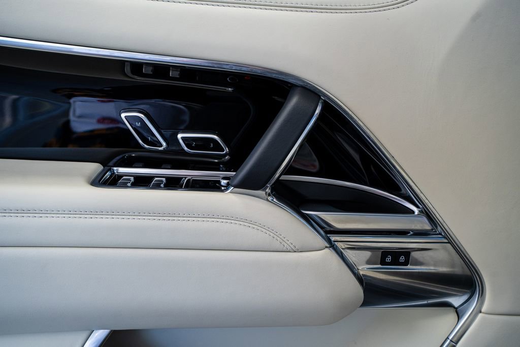 Used 2025 Land Rover Range Rover Autobiography image 29