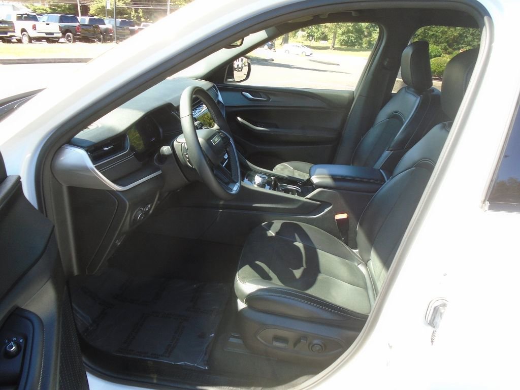 Certified 2023 Jeep Grand Cherokee L Laredo image 8