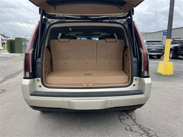 Used 2016 Cadillac Escalade Platinum image 12