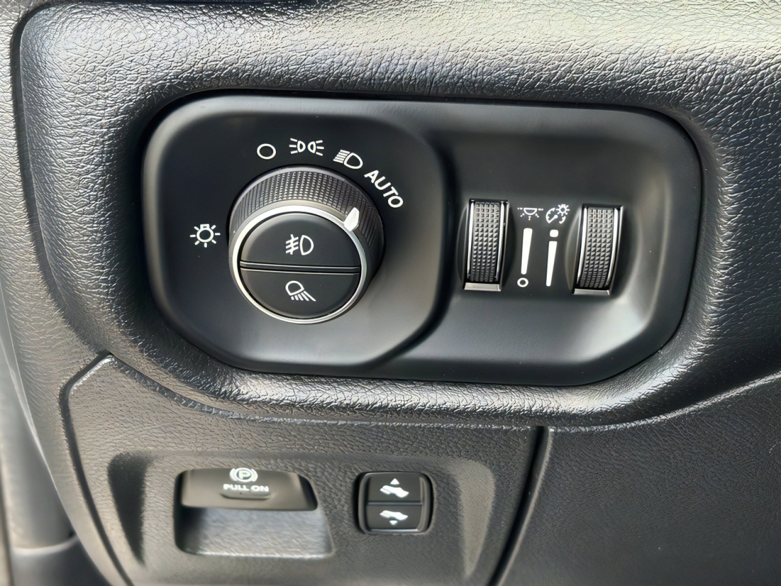 Used 2021 RAM 1500 Laramie image 18