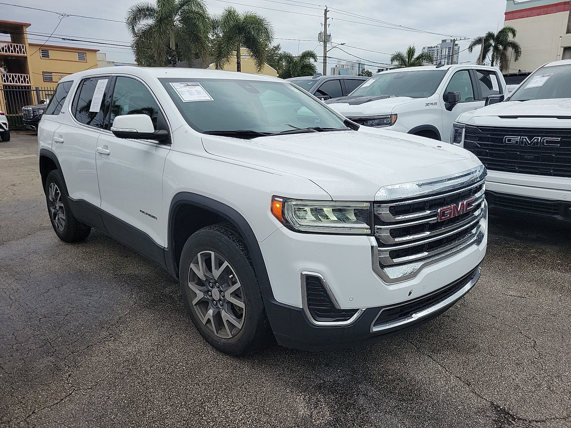 Used 2023 GMC Acadia SLE image 6