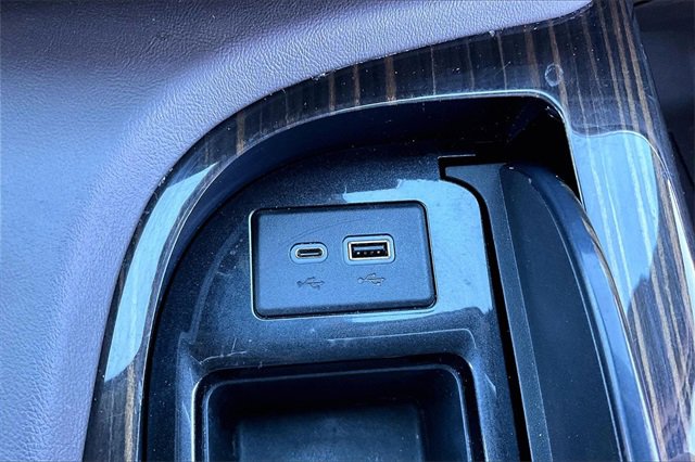 Used 2022 Cadillac Escalade ESV Sport w/ Touring Package image 16