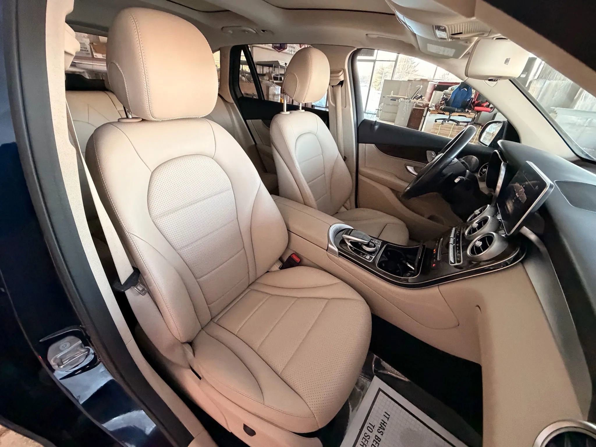 Used 2019 Mercedes-Benz GLC 300 4MATIC image 21