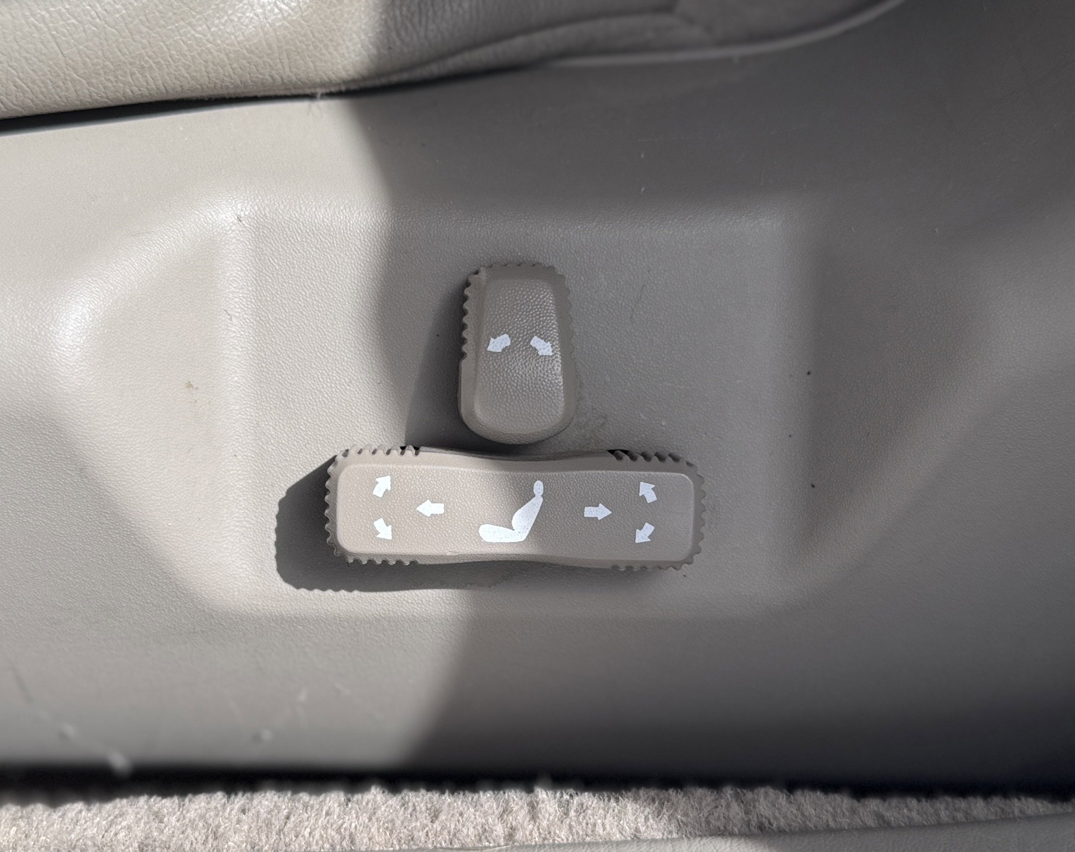 Used 2005 Hyundai XG350 FWD image 28