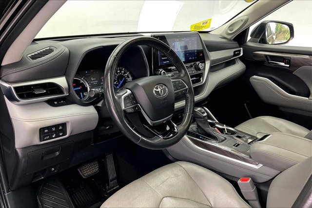 Used 2021 Toyota Highlander Platinum image 14