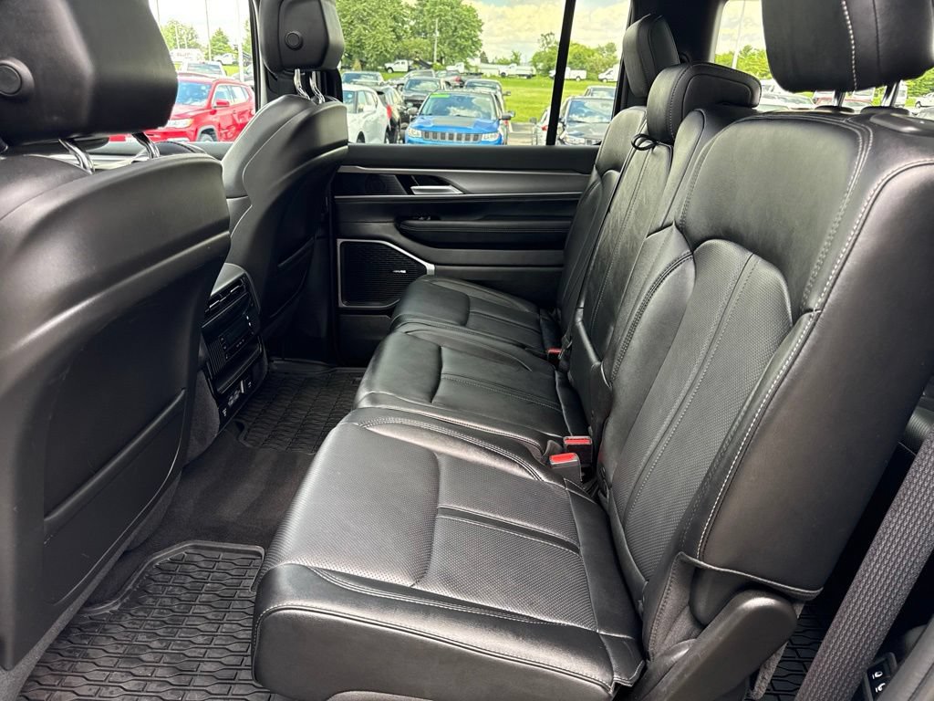 Certified 2024 Jeep Wagoneer Series II AWD/4WD image 5