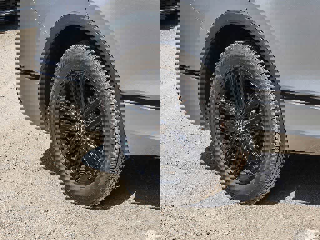 Used 2022 Volkswagen Tiguan SE R-Line image 9