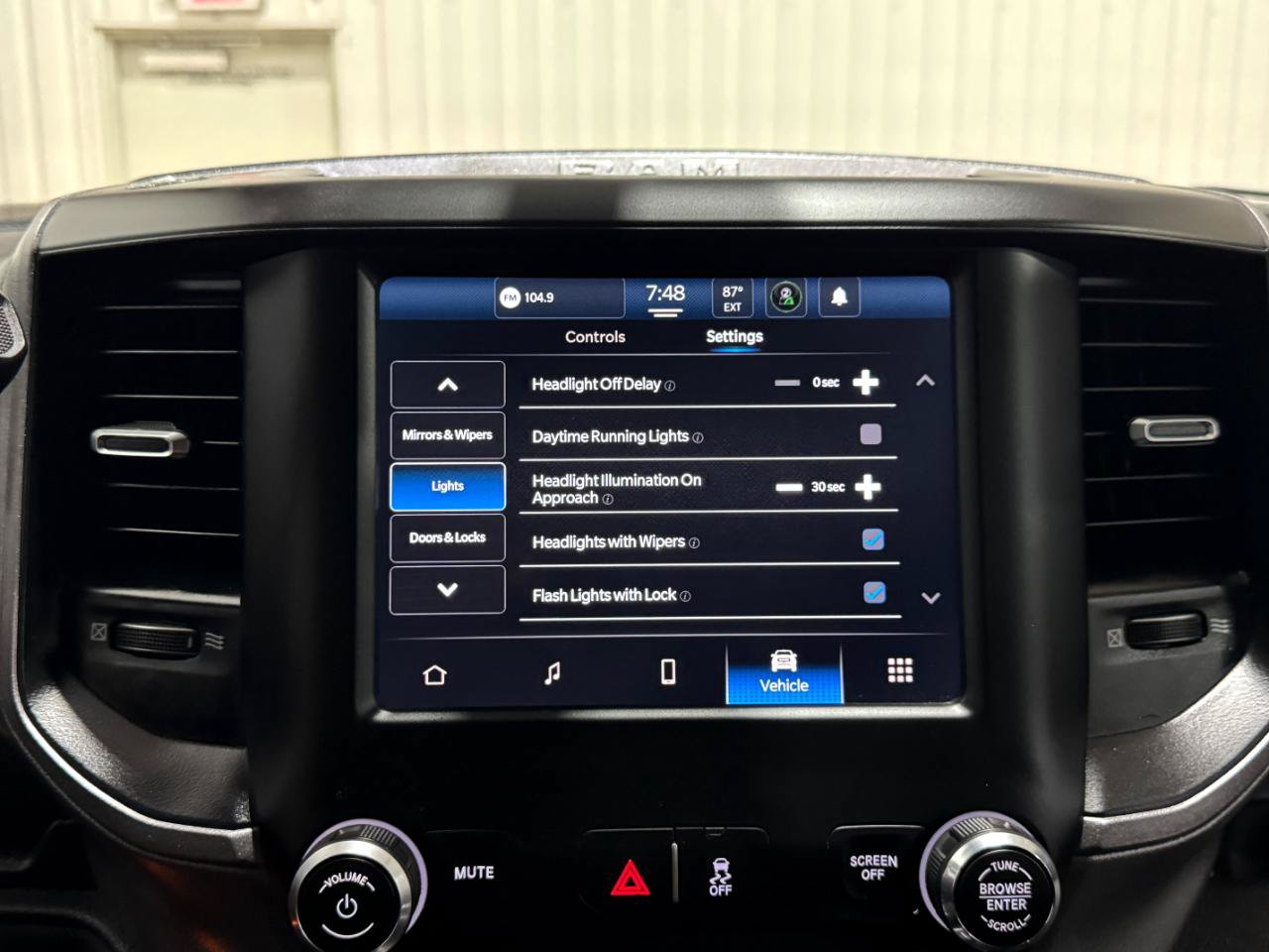 Used 2022 RAM 2500 Tradesman AWD/4WD image 39