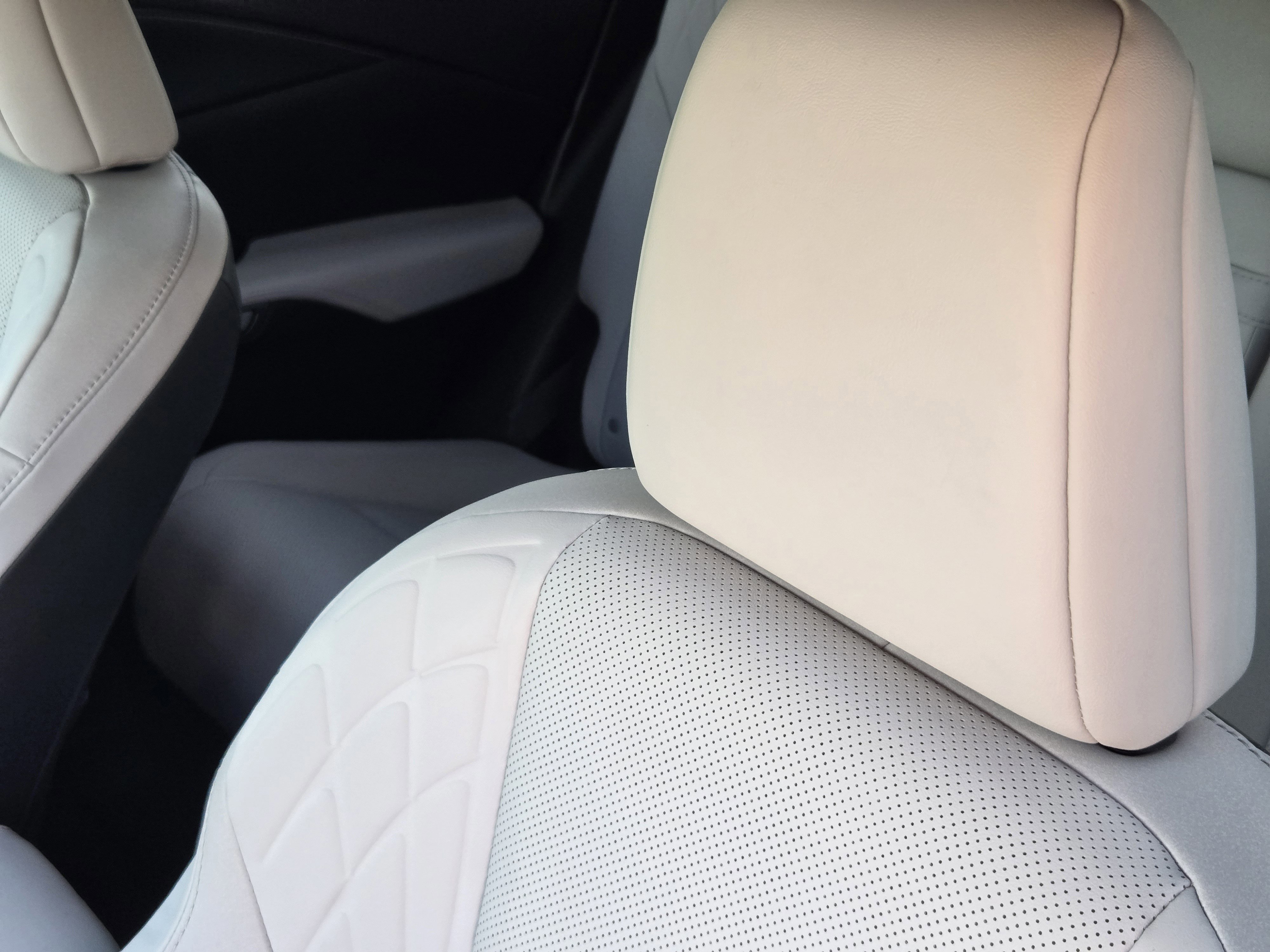 Used 2024 Lexus RX 350h w/ Accessory Package (Z1) image 21