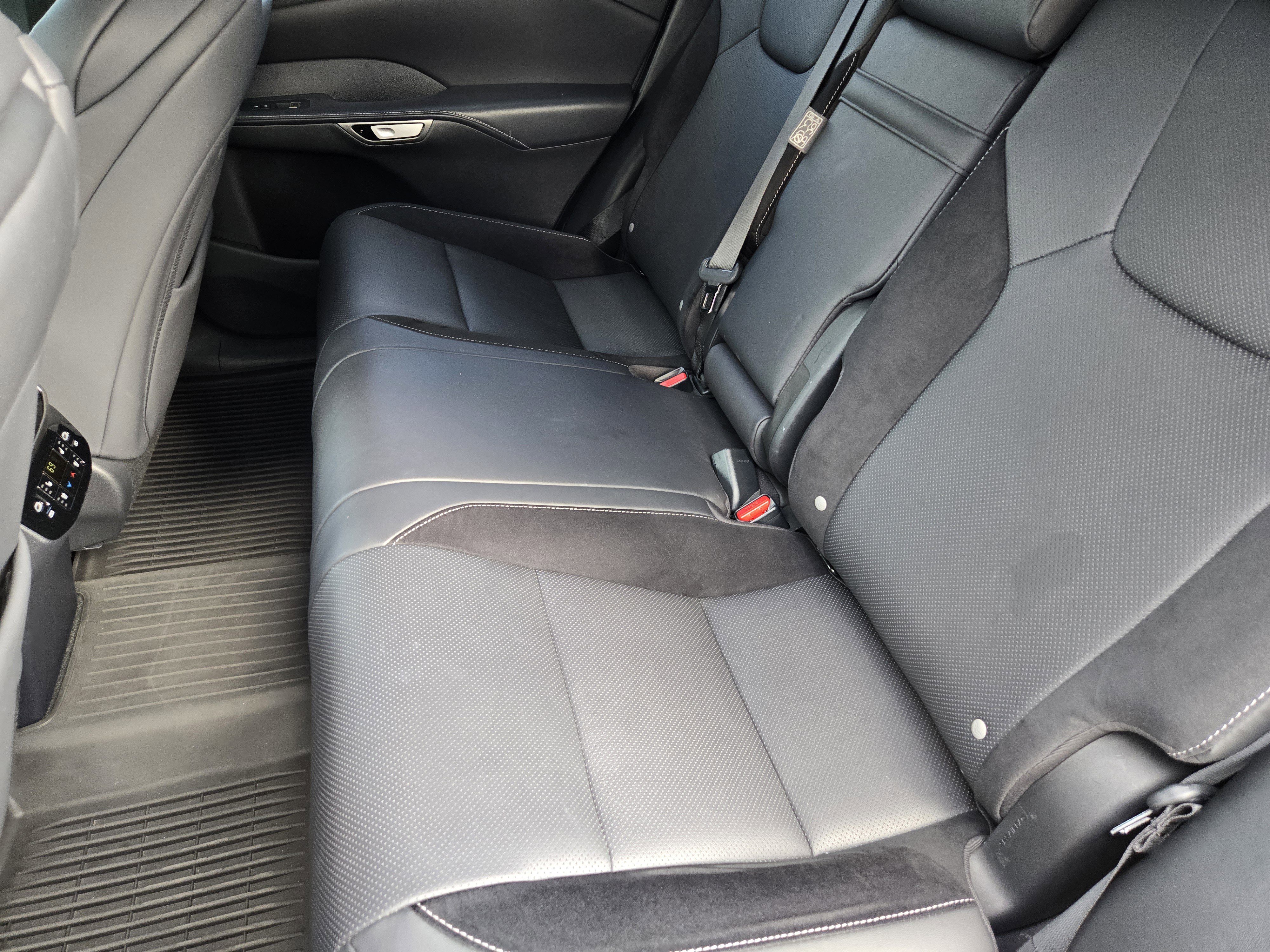 Used 2023 Lexus RX 500h F Sport image 38