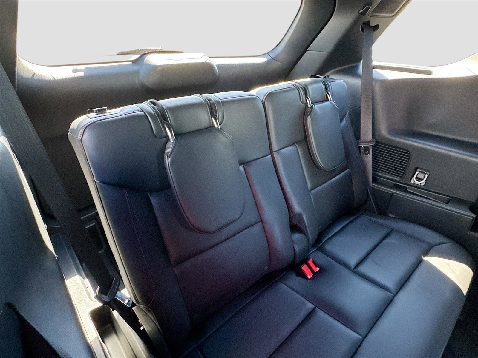 Used 2025 Ford Explorer ST image 27