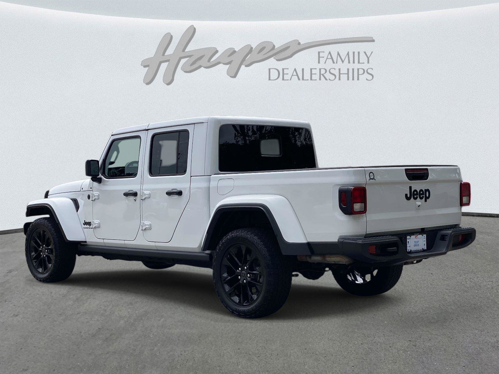 Used 2025 Jeep Gladiator Overland AWD/4WD image 6