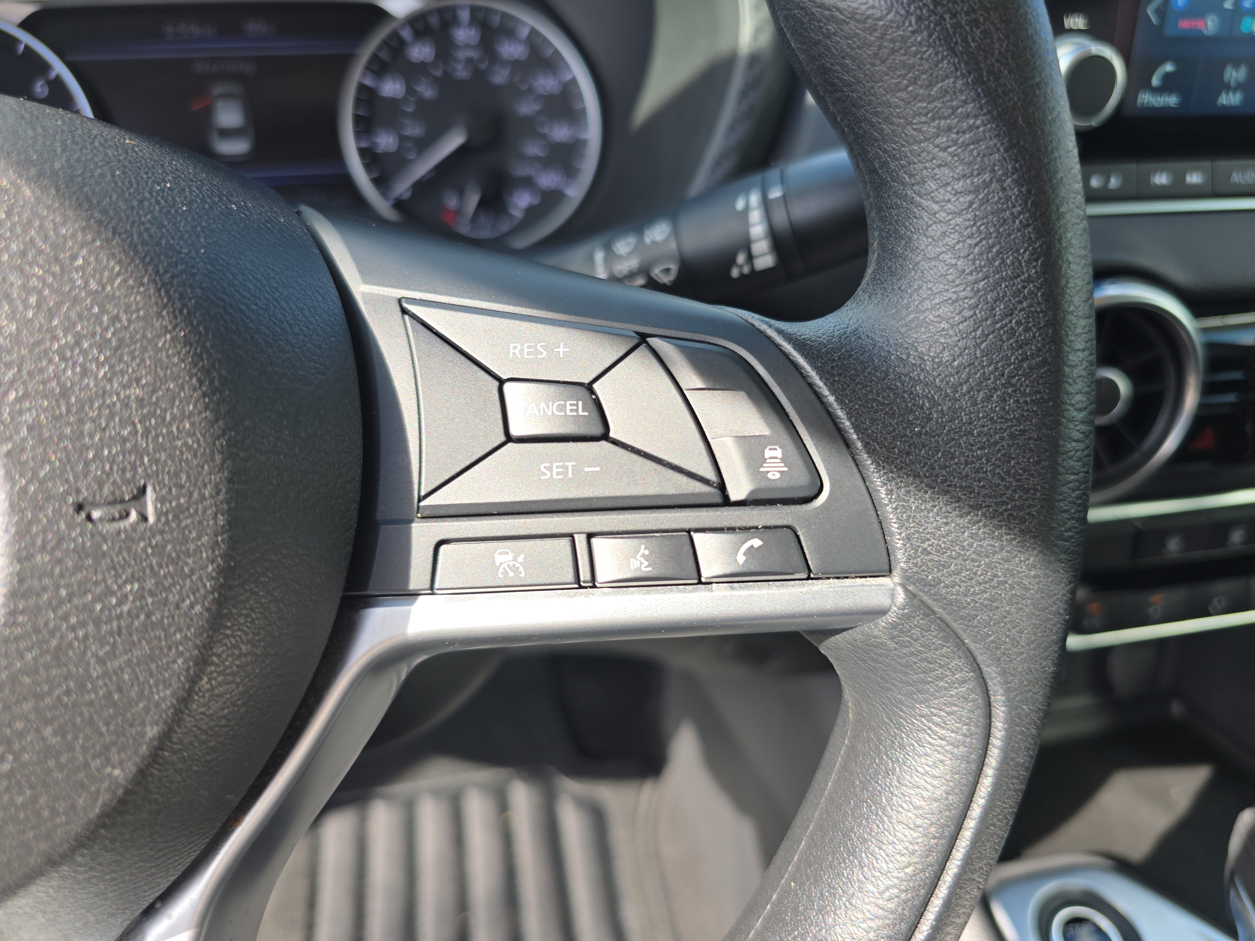 Used 2024 Nissan Sentra SV FWD image 30