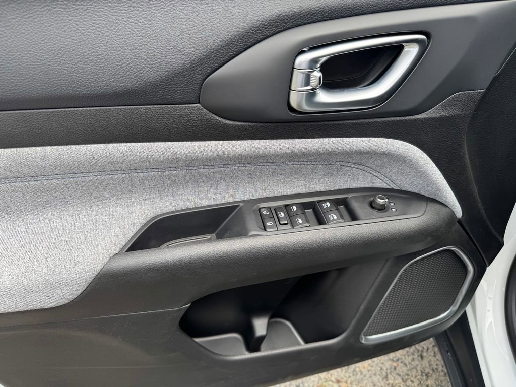 New 2025 Jeep Compass Sport image 18