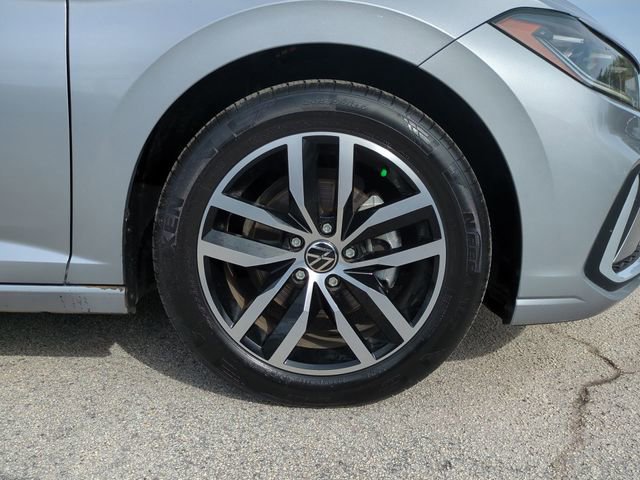 Used 2025 Volkswagen Jetta SE FWD image 10