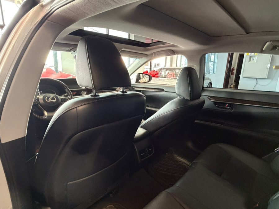 Used 2018 Lexus ES 350 w/ Navigation System Package FWD image 29