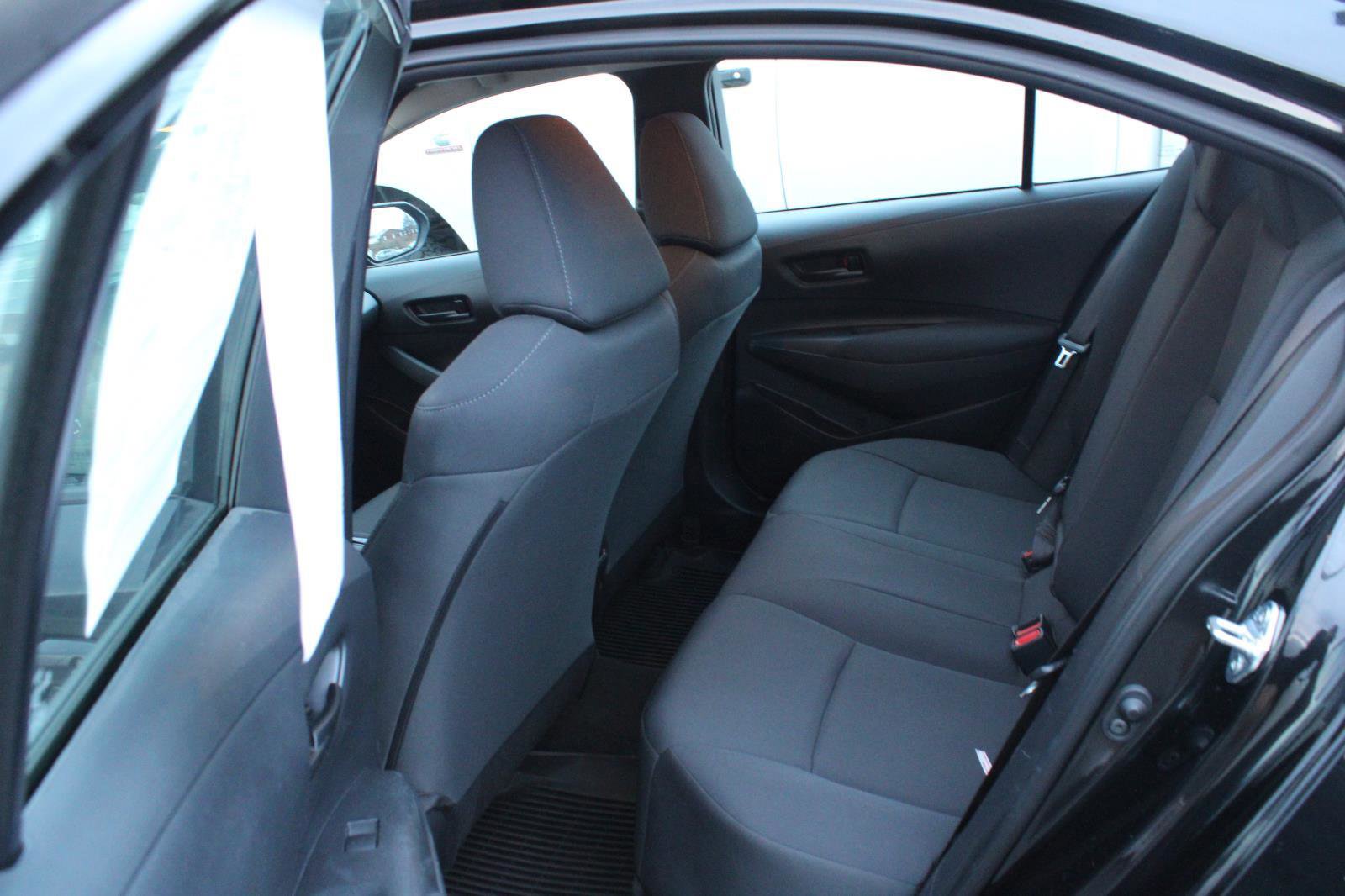 Used 2022 Toyota Corolla LE image 7