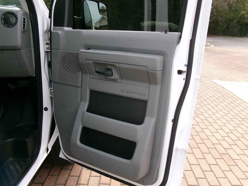 Used 2011 Ford E-150 and Econoline 150 w/ PWR Group RWD image 17