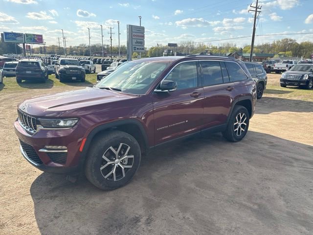 Used 2023 Jeep Grand Cherokee Limited AWD/4WD image 4