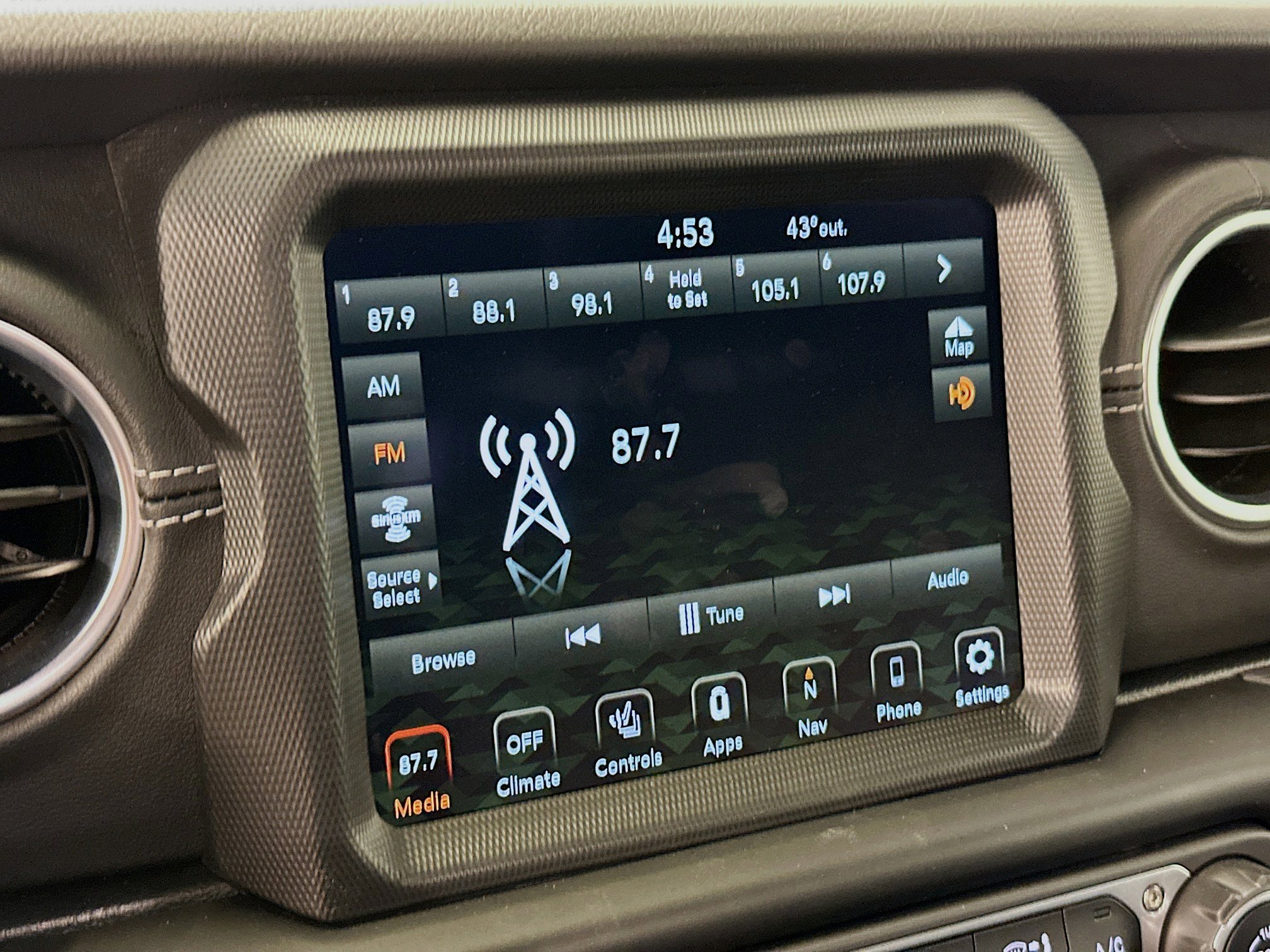 Used 2023 Jeep Wrangler Sahara w/ Cold Weather Group image 21
